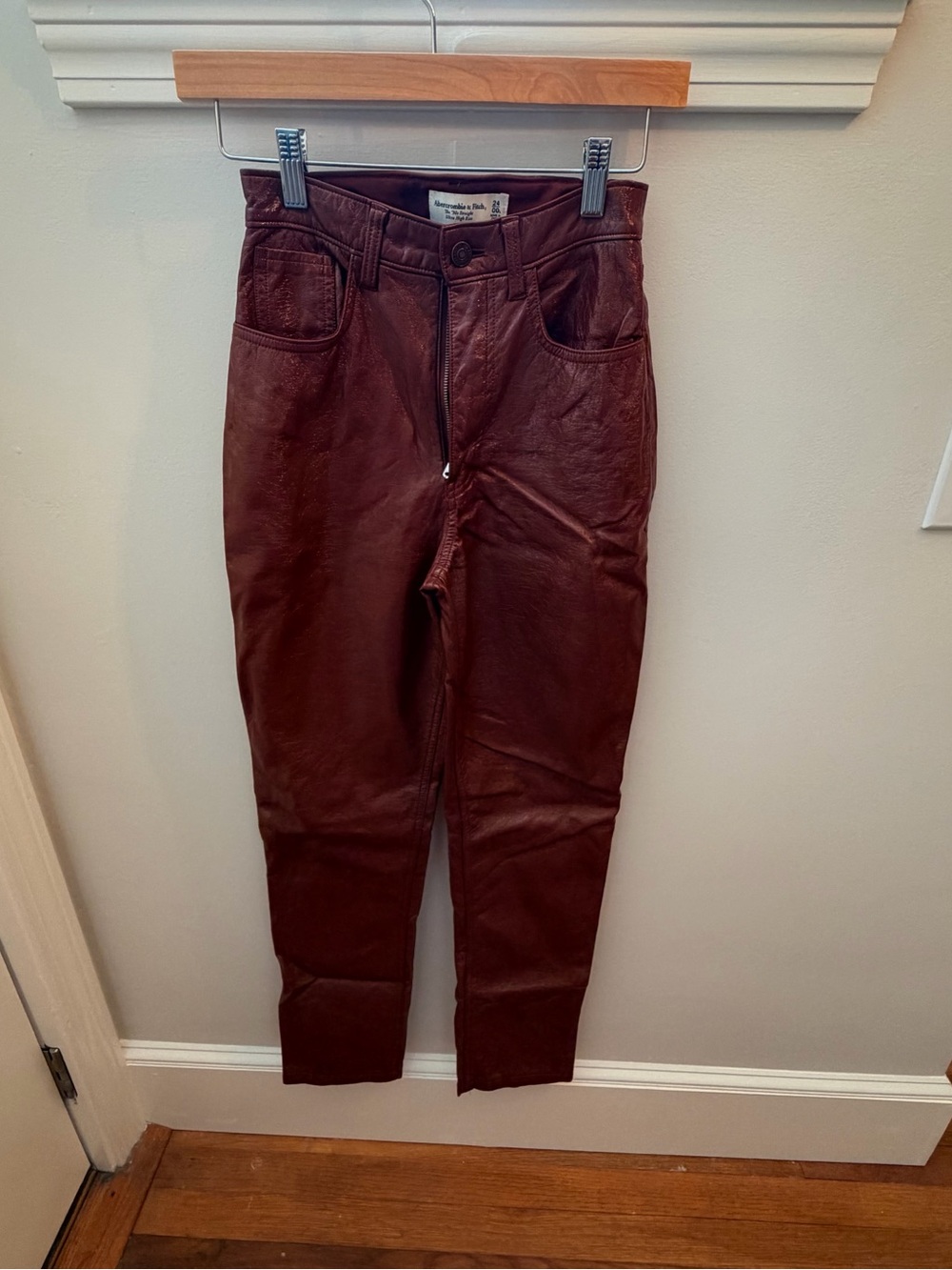 24 L Abercrombie & Fitch Rust Brown Faux Leather Pants